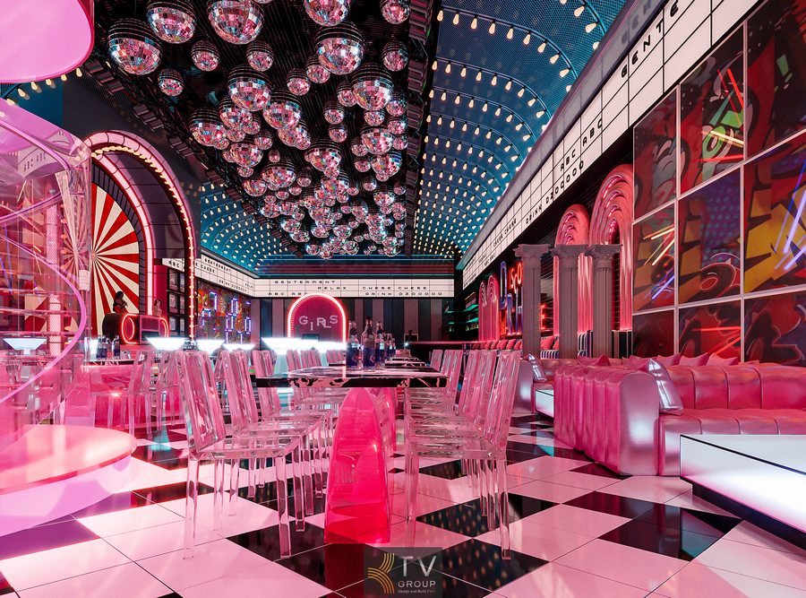 Trần gương Bar Disco thiết kế phản chiếu ánh sáng, giúp không gian mở rộng và tạo hiệu ứng thị giác mạnh trong các buổi biểu diễn. 