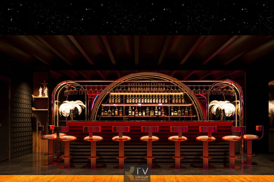 Thiết kế sân khấu nhỏ phòng trà với ánh sáng tím hồng tạo cảm xúc lãng mạn.  Cafe phòng trà phong cách hiện đại phù hợp tổ chức mini show ca hát. 