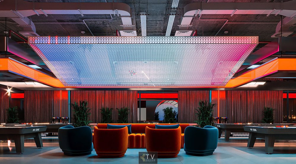 Thiết kế Club BiDa hiện đại với trần LED ma trận và ghế lounge phong cách