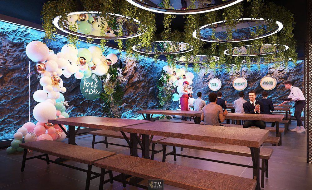 Không gian Beer Garden sang trọng mang phong cách nightlife, lý tưởng cho tiệc sinh nhật và gặp gỡ bạn bè, với ánh sáng huyền ảo, trang trí bóng bay, cây xanh và dàn bàn ghế dài thân thiện.