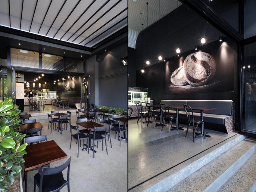 Quán cafe thiết kế mở, kết hợp không gian trong nhà và ngoài trời, gam màu trầm hiện đại cùng điểm nhấn tranh tường nghệ thuật tạo nên phong cách tinh tế và gần gũi.