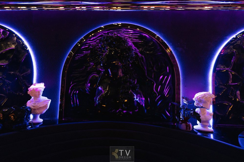 thiết kế Lounge 100m2, nội thất Lounge nhỏ, thi công Lounge Nightlife, Lounge nghệ thuật, tượng decor Lounge, ánh sáng led tím, lounge diện tích nhỏ, KTV Decor, lounge phong cách nightlife