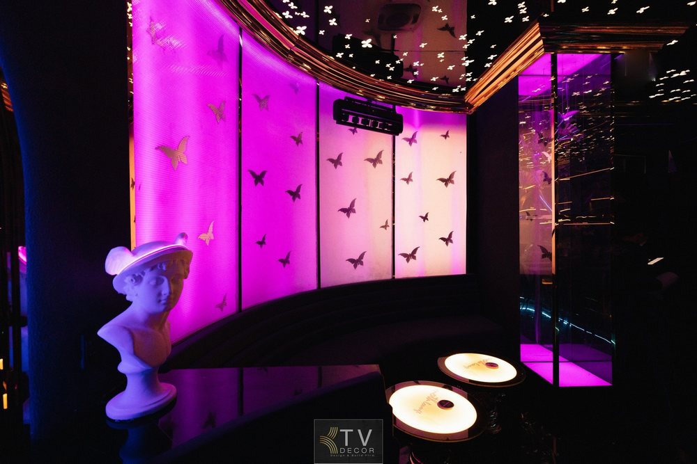 Thiết kế Lounge 100m² với hiệu ứng tường bướm ánh sáng – Không gian nghệ thuật độc bản