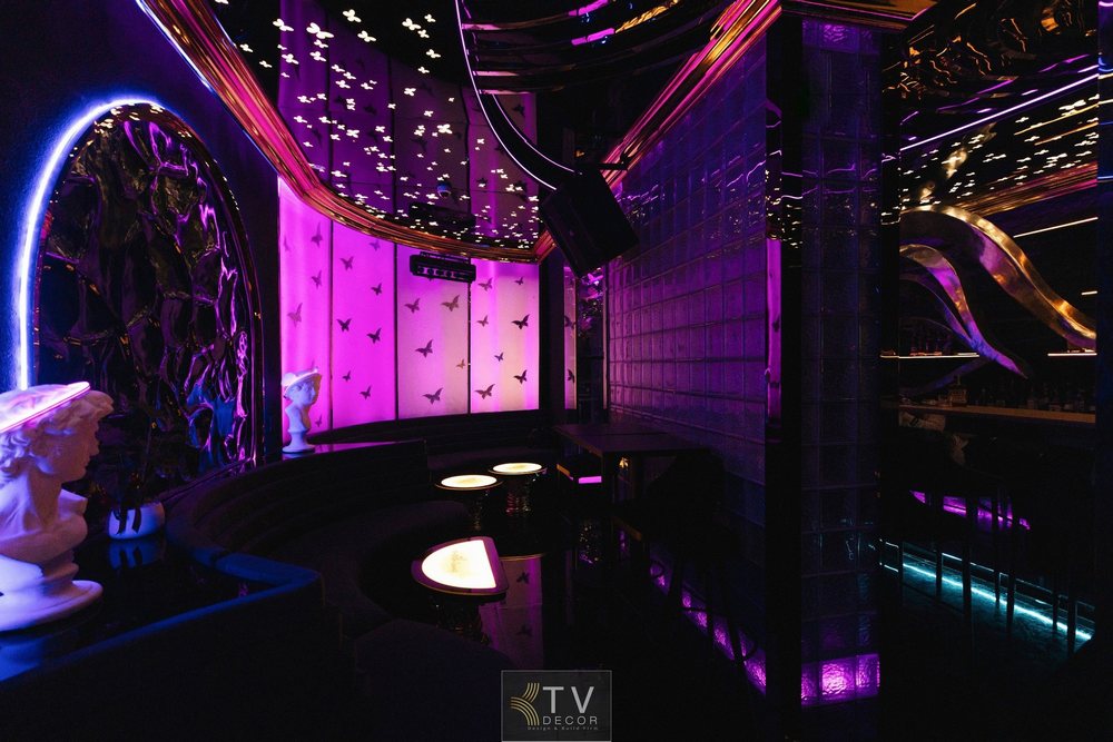 thiết kế Lounge 100m2, thi công Lounge nhỏ, Lounge Nightlife diện tích hẹp, gương phản chiếu Lounge, thiết kế ánh sáng tím Lounge, décor Lounge sang trọng, Lounge mini KTV DECOR, nội thất Lounge đẳng cấp