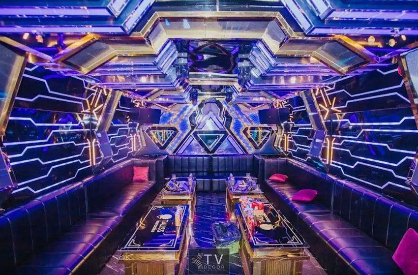 Thiết kế thi công karaoke tại Bình Dương phong cách phi thuyền hiện đại với ánh sáng LED 3D