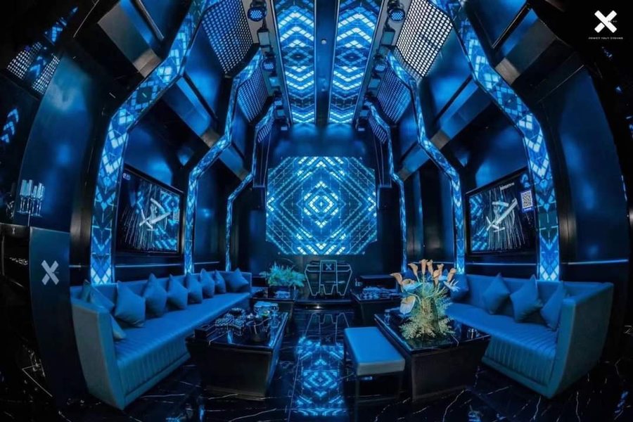 Thiết kế thi công karaoke tại Long An với không gian LED 3D hiện đại, nội thất cao cấp và hiệu ứng ánh sáng sống động.