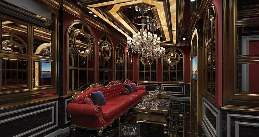 Thiết kế thi công karaoke tại Vũng Tàu phong cách hoàng gia – phòng karaoke cổ điển với sofa đỏ, đèn chùm pha lê và gương viền vàng sang trọng