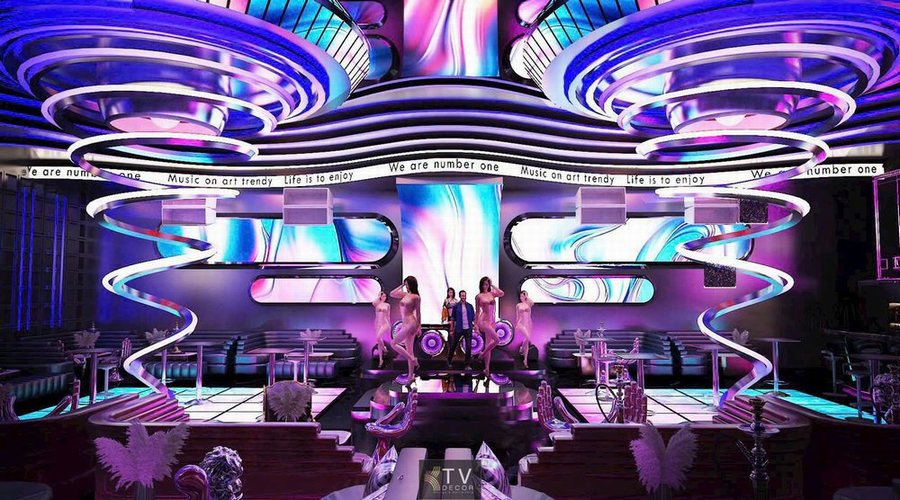 Không gian Bar Club Lounge ấn tượng với thiết kế ánh sáng neon hiện đại, sân khấu trung tâm nổi bật và kiến trúc xoắn độc đáo – mang đến trải nghiệm giải trí đẳng cấp, trọn gói từ KTV DECOR.
