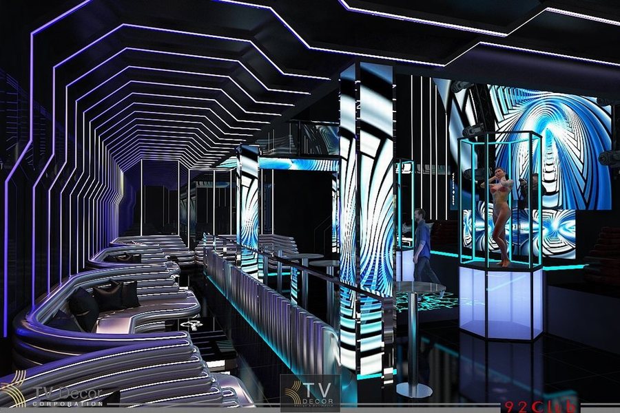 Không gian nội thất NEW 92 CLUB được thiết kế theo phong cách futuristic – hiện đại và đậm chất ánh sáng, với hệ thống LED