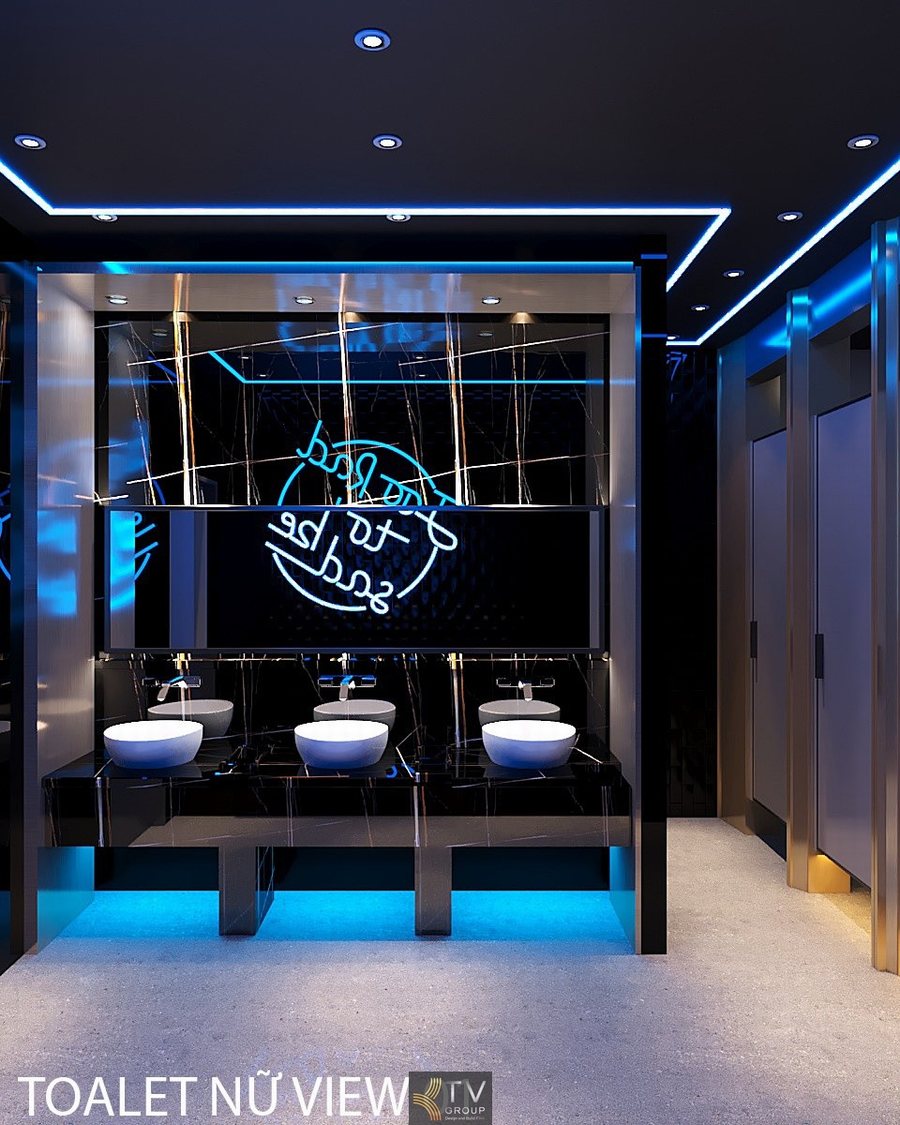 Không gian quầy DJ – Bar trung tâm nổi bật với cột pha lê phát sáng, hiệu ứng ánh sáng xanh huyền ảo và thiết kế vòm kim loại hiện đại, tạo điểm nhấn sang trọng cho toàn bộ Lounge 4534