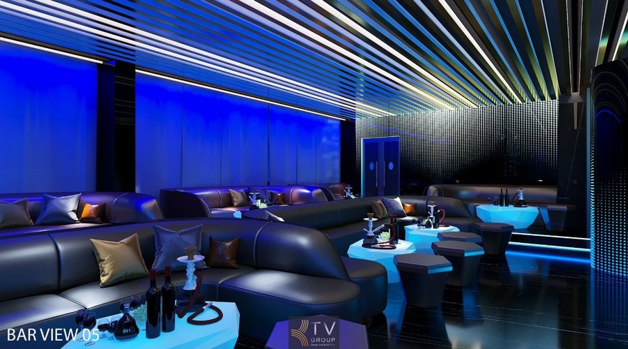 Không gian quầy DJ – Bar trung tâm nổi bật với cột pha lê phát sáng, hiệu ứng ánh sáng xanh huyền ảo và thiết kế vòm kim loại hiện đại, tạo điểm nhấn sang trọng cho toàn bộ Lounge 444