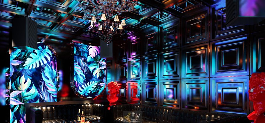 Mảng LED họa tiết tropical nổi bật giúp cân bằng màu sắc và tạo điểm nhấn thẩm mỹ mạnh mẽ.