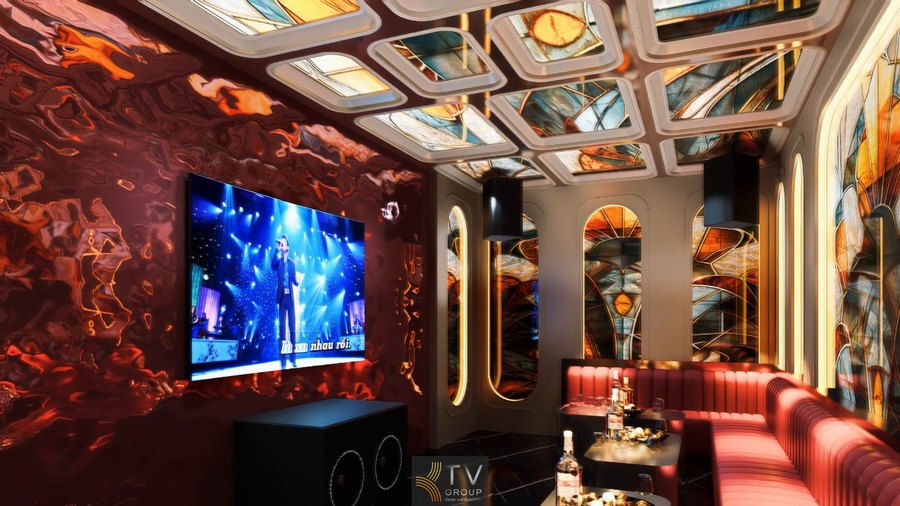Thiết kế karaoke KTV phong cách Art Deco Luxury với trần kính màu nghệ thuật, vách trang trí ánh kim và sofa đỏ sang trọng do KTV Group thực hiện.