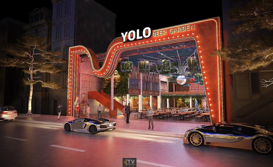 Mặt tiền YOLO Beer Garden được thiết kế với bảng hiệu LED uốn lượn độc đáo, ánh sáng nổi bật và không gian mở đầy sức sống.