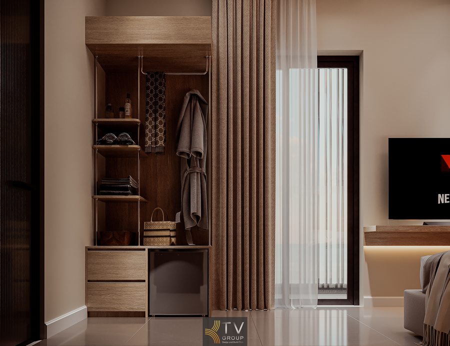 không gian phòng khách sạn hai giường với tông màu trung tính nhẹ nhàng, kết hợp ánh sáng gián tiếp và nội thất gọn gàng mang đến trải nghiệm nghỉ dưỡng dễ chịu 