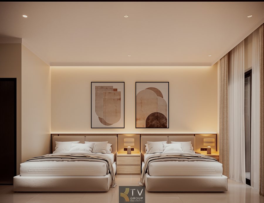 phòng ngủ khách sạn hai giường bố trí hợp lý với cửa sổ lớn, rèm hai lớp và ánh sáng tự nhiên tạo cảm giác rộng rãi và thoáng đãng hơn 