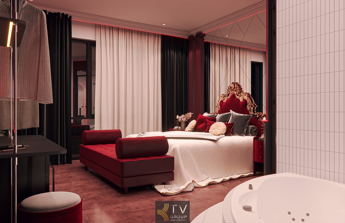 Phòng khách sạn phong cách hoàng gia với giường bọc nệm đỏ, ánh sáng vàng ấm và nội thất cao cấp tạo không gian sang trọng, tinh tế và nổi bật 