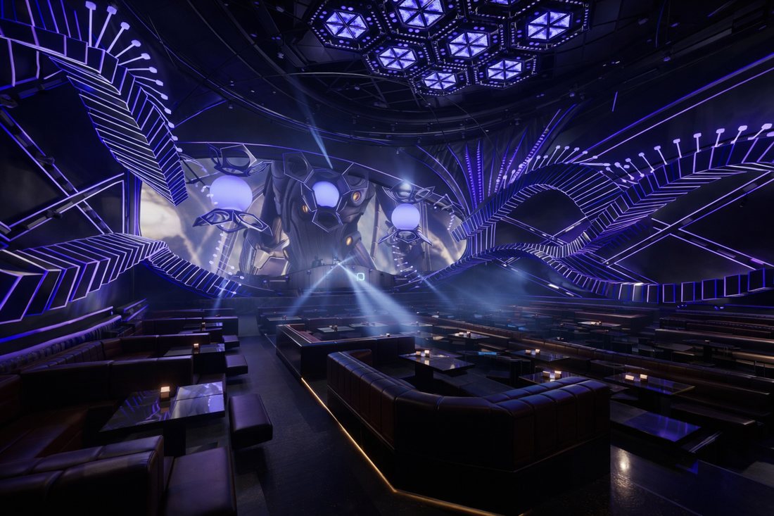 Không gian Bar EDM hiện đại được thiết kế theo phong cách futuristic với hệ trần LED hình học đa lớp tạo hiệu ứng thị giác mạnh mẽ. 