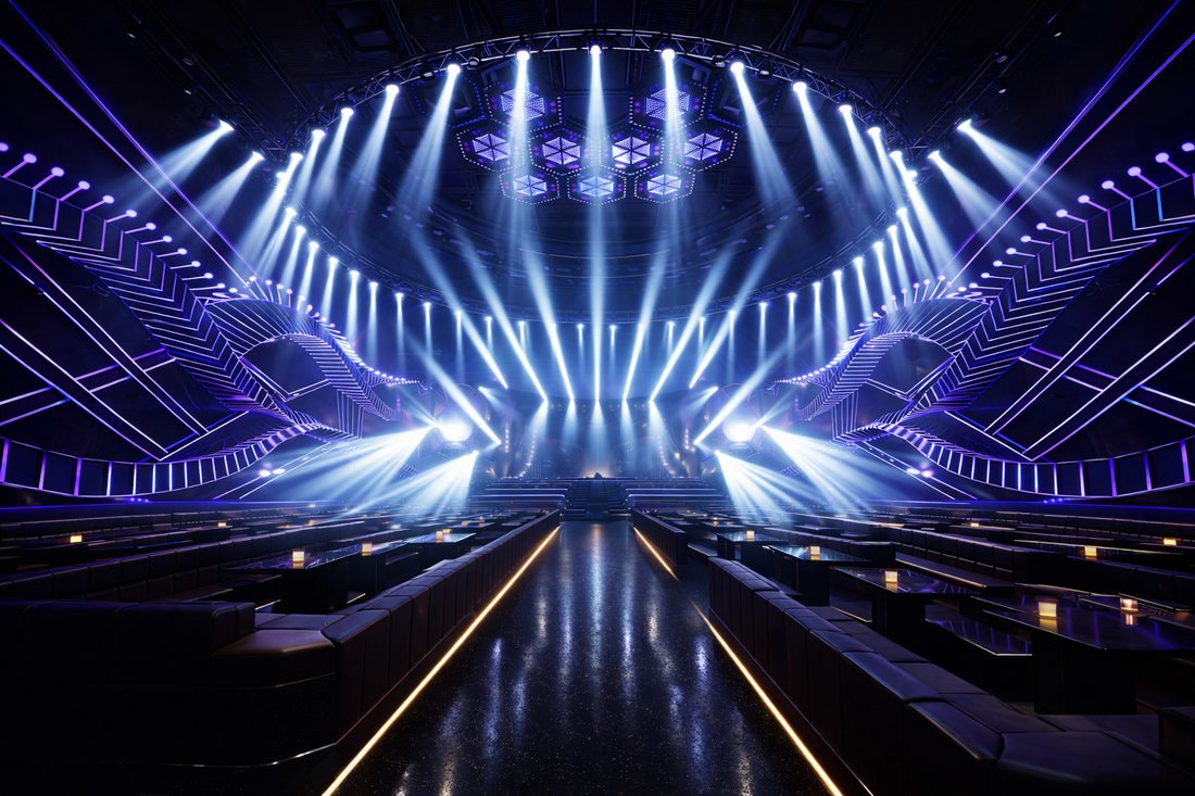 Kiến trúc bar EDM hiện đại với trần vòm treo LED hình học, bố cục đối xứng, lối catwalk trung tâm và không gian nightclub quy mô lớn, ánh sáng xanh tím. 