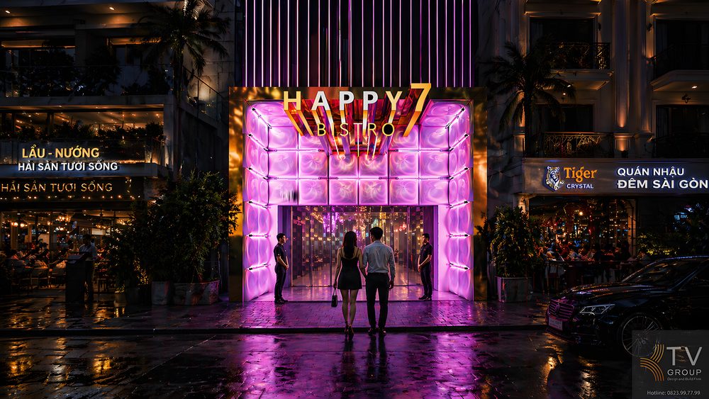 Mặt tiền karaoke với hệ thống LED dọc tạo hiệu ứng ánh sáng đa chiều, giúp công trình nổi bật và dễ nhận diện từ xa. 