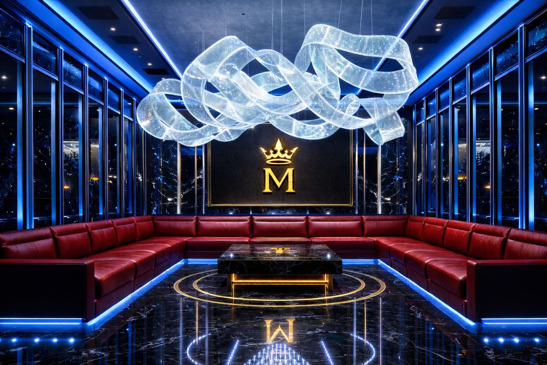 Mẫu phòng karaoke KTV được thiết kế theo phong cách luxury với không gian rộng, nội thất sofa da đỏ nổi bật và hệ thống ánh sáng LED xanh hiện đại. 
