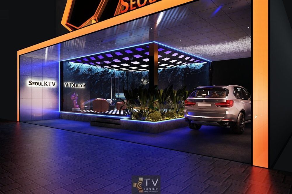 Không gian tiền sảnh karaoke cao cấp sử dụng kính cường lực, trần LED và nội thất hiện đại tạo điểm nhấn sang trọng