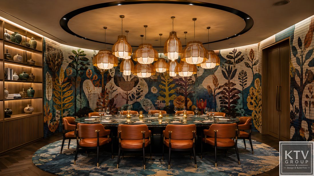 Thiết kế thi công phòng VIP nhà hàng tại TPHCM phong cách Contemporary Botanical Luxury. Mẫu phòng VIP Fine Dining với bàn tiệc tròn và tường Mosaic nghệ thuật. Thiết kế nội thất phòng VIP nhà hàng cao cấp kết hợp đèn thả trang trí độc đáo. Thi công phòng VIP nhà hàng trọn gói với nội thất gỗ và ghế da cao cấp. Không gian Private Dining sang trọng dành cho nhà hàng cao cấp tại TP.HCM. Thiết kế phòng VIP nhà hàng hiện đại với tranh Mosaic Botanical nghệ thuật.