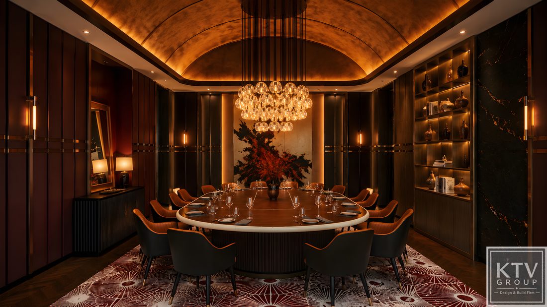Phòng VIP được thiết kế tinh tế với gam màu trầm ấm, tranh nghệ thuật, hệ đèn thả cao cấp và nội thất hiện đại. Bố trí công năng khoa học giúp phục vụ ăn uống, tiếp khách, ca hát, tổ chức tiệc riêng, tạo dấu ấn sang trọng và nâng tầm giá trị nhà hàng.