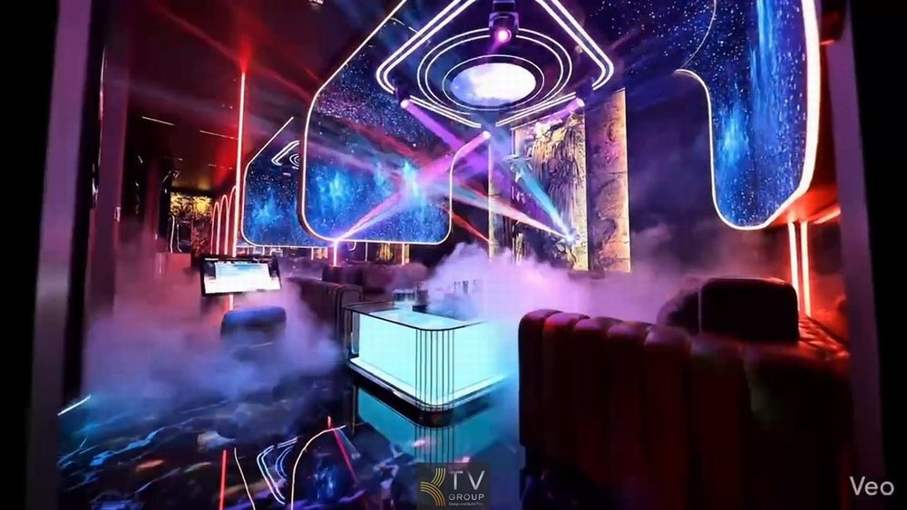 Không gian phòng karaoke cao cấp được thiết kế thi công trọn gói với trần trang trí nghệ thuật, hệ thống âm thanh ánh sáng chuyên nghiệp, kèm ưu đãi gói PCCC và hỗ trợ giấy phép kinh doanh. 
