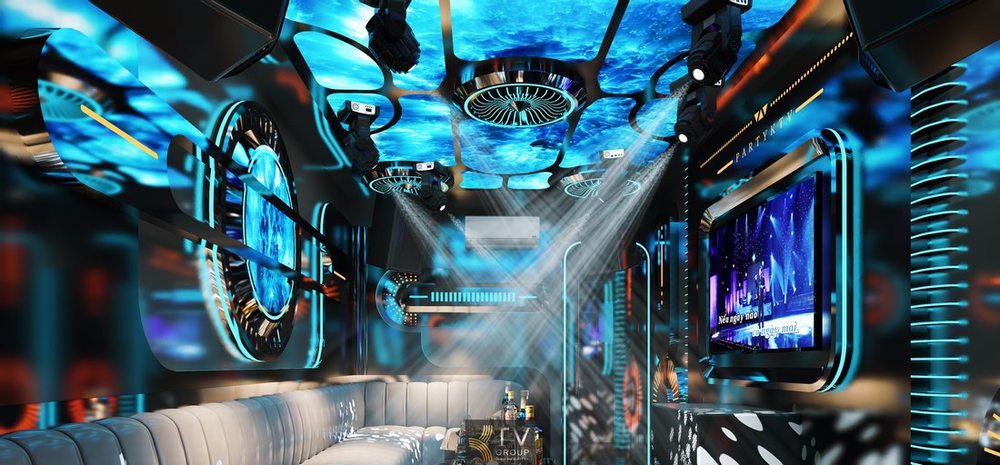 Phòng karaoke VIP với nội thất sang trọng, trần trang trí LED ấn tượng trong dịch vụ thiết kế thi công karaoke trọn gói kèm hỗ trợ giấy phép. 