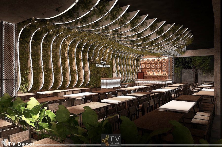 Không gian nội thất YOYO Garden được bố trí hài hòa với lam ánh sáng dọc trần, tường xanh và khu bàn rộng rãi phù hợp mô hình Beer Garden ngoài trời. 